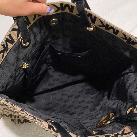 ✨MK Singature Canvas Purse✨ - Picture 4 of 7